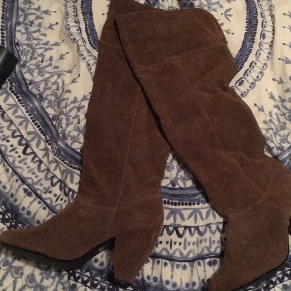 BRAND NEW BDG Suede Heeled Knee High Boots